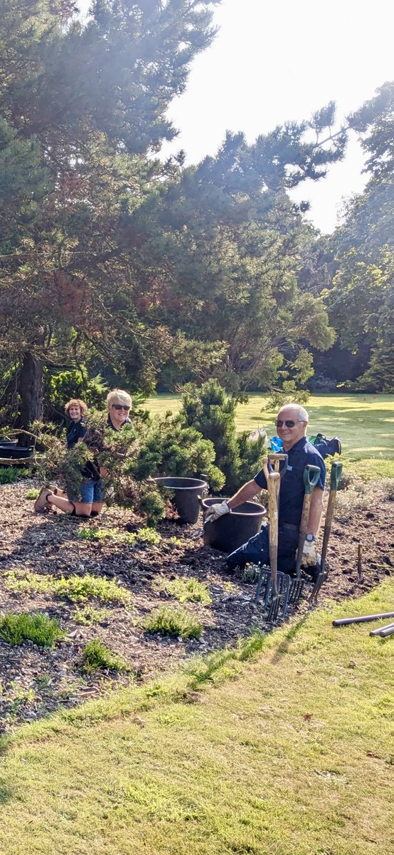 Volunteering opportunities at Exbury Gardens. 

Are you a keen gardener or like spending time outdoors?

Why not help the gardens team care for our 200-acre garden that’s been over 100 years in the making?

To learn more, please email Cathy at head.gardener@exbury.co.uk