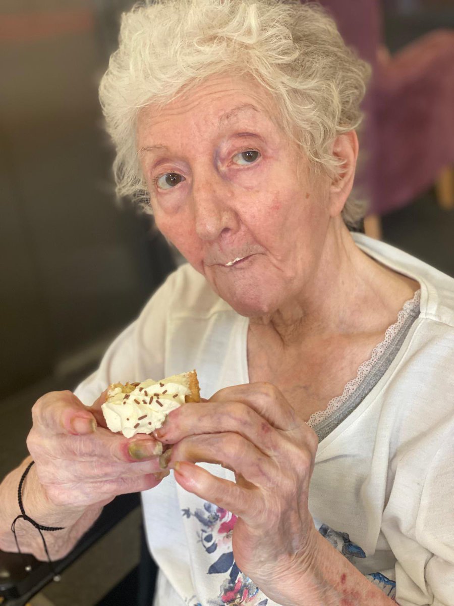 This Tuesday we had a lovely cafe afternoon with a well earned cup of tea and a bun ☕️🧁