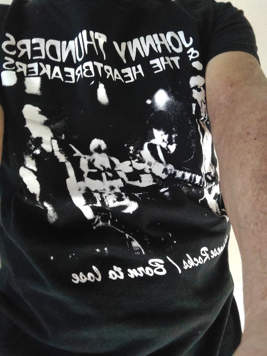 cIbEsZpennrq9Ue's tweet photo. 今朝の1枚💿👕😀🎵
皆様、おはようございます❗🌞😊
今日もキビシイ暑さの日になる様です❕🥵😱
にわか雨や、急な強雨や雷雨もあるかもです❕⛈️😂熱中症に注意です😄✌️
本日も皆様が元気で、サイコーにハッピーでステキな日になります様に‼️😁👍

#RADIOBIRDMAN
#THEESSENTIAL[1974−1978］
#SUBPOP https://t.co/vgtcXht3Mh