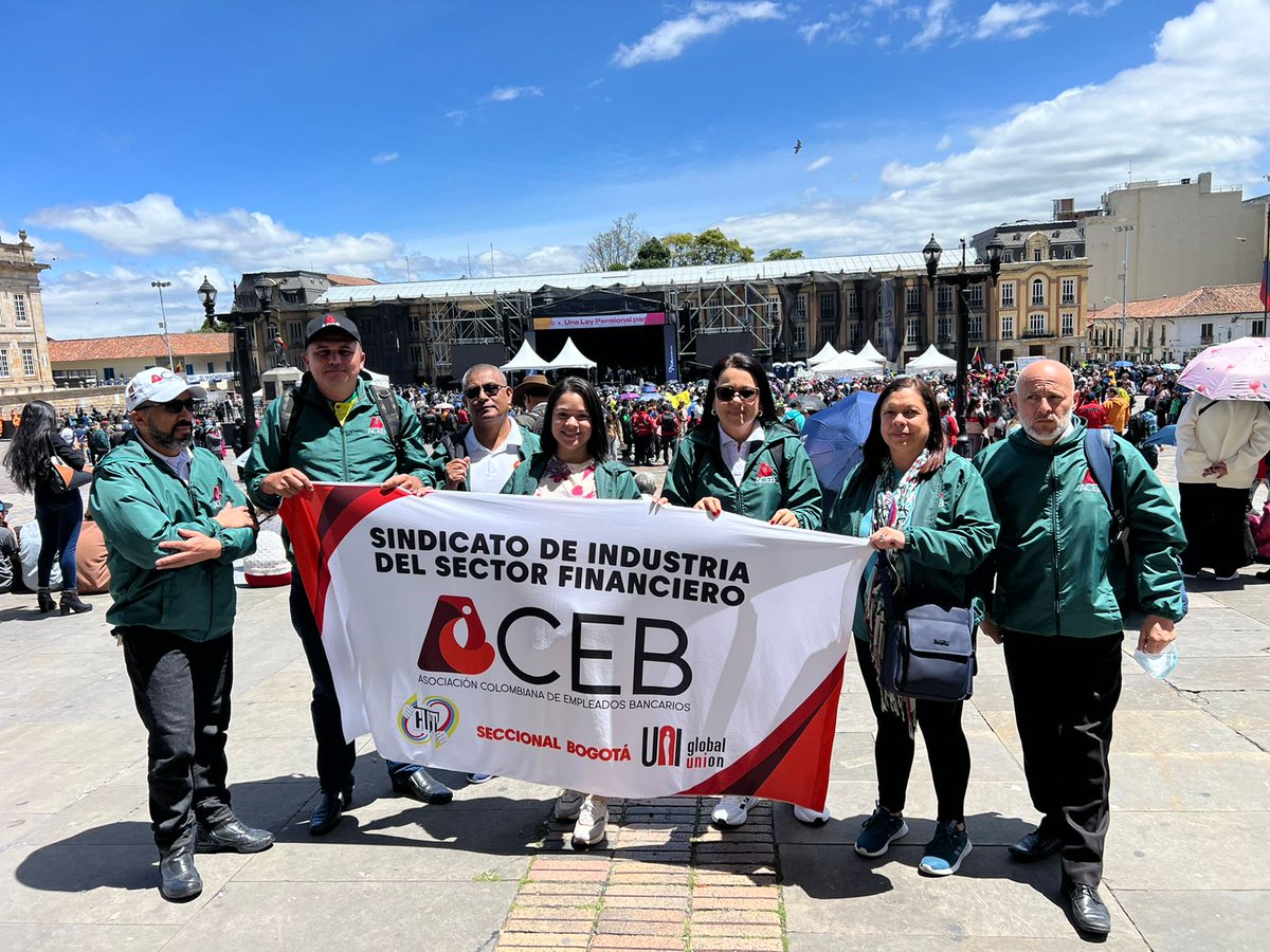 Exigimos a la entidad financiera <a href="/Crezcamos/">Crezcamos</a> , seriedad frente a la solución al pliego de peticiones . ¡ Solución inmediata a nuestro justo Pliego de Peticiones ! 
<a href="/CUTBTACMARCA/">CUT Bogotá C/marca</a> <a href="/fabioariascut/">Fabio Arias Giraldo</a> <a href="/ABucaramanga/">Atlético Bucaramanga</a> <a href="/Aebu_Uruguay/">AEBU</a> <a href="/MintrabajoCol/">MinTrabajo</a>