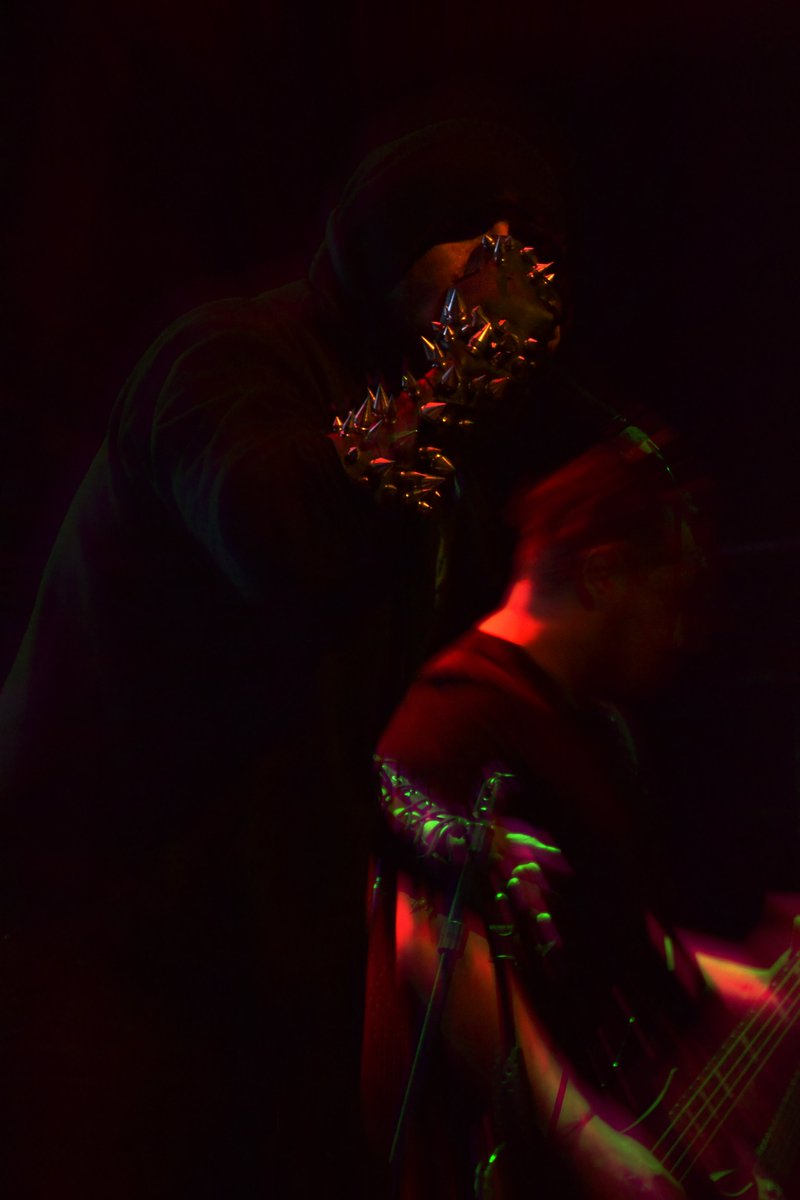 BBeat105's tweet photo. La semana pasada, #Repvblika se presentó en el @hdxcircusbar, hoy tocan con #YothIria
Acá les dejamos unas fotos de su presentación el fin de semana pasado en #CDMX
📸 @FabianDuron
@Reactor105
Quiénes le caerán a #YothIria en Atizapán?
#ChaosProd
#StayBlast
#BlastBeat105 https://t.co/gjRpMYZFqx
