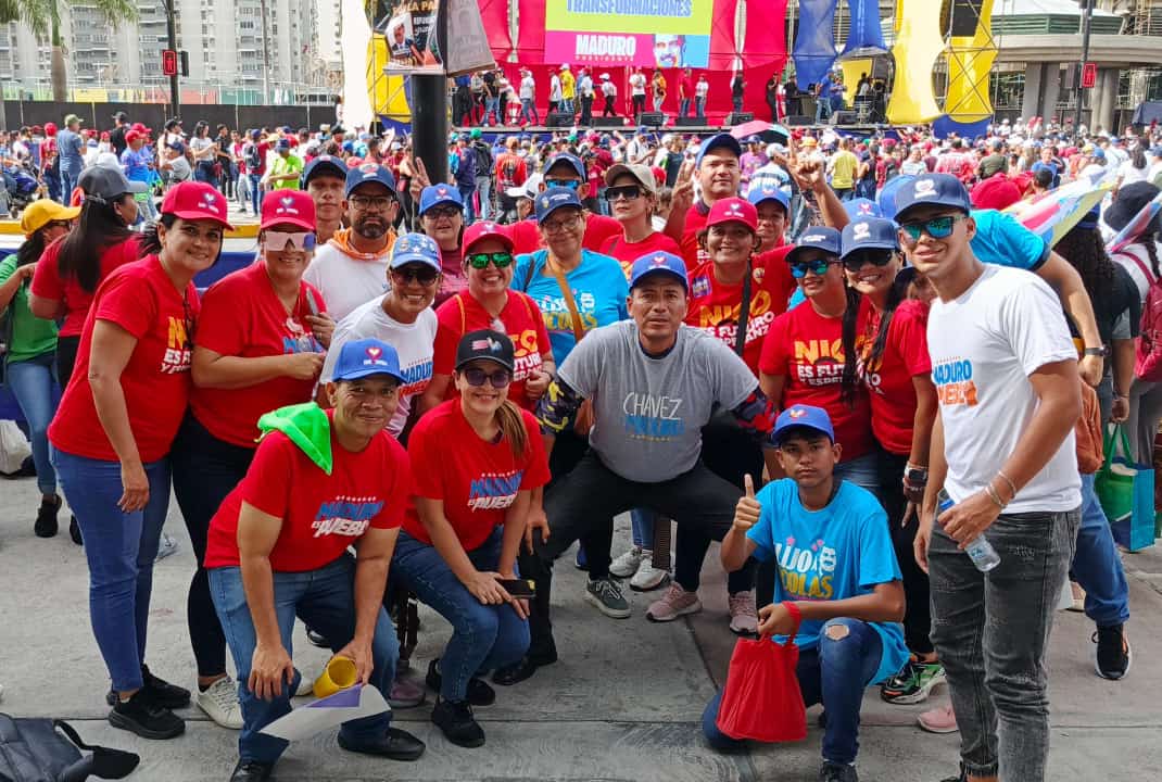 ✊🐓🇻🇪 NOSOTROS VAMOS A NUESTRO GALLO NICO🇻🇪🐓✊

<a href="/NicolasMaduro/">Nicolás Maduro</a> 

#EsperanzaCalleYPaz