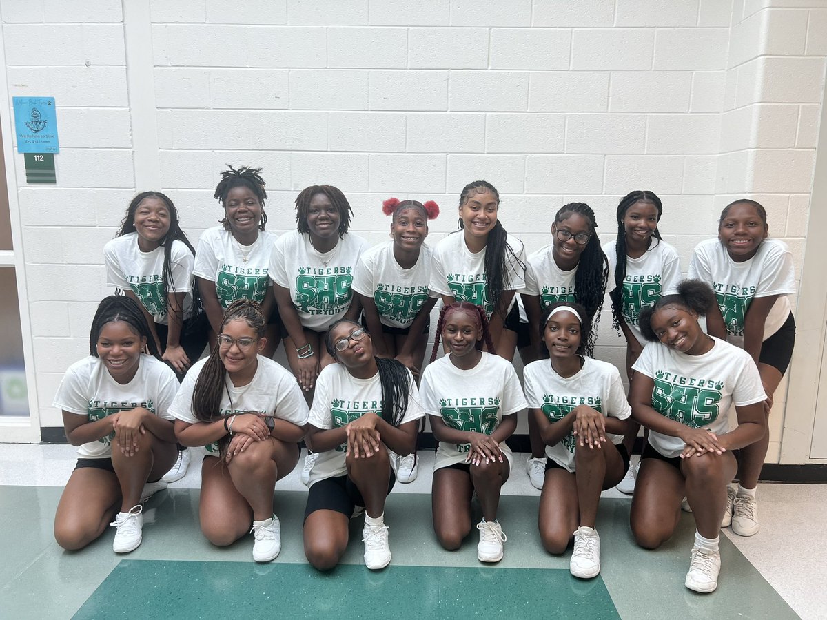 shscheer_ga's tweet photo. Today we welcomed back all of our returning teachers as well as the new teachers! 🧡💚 #FYP #SHSCheer #WeStillLikeThat! https://t.co/g2O5AGkrMO