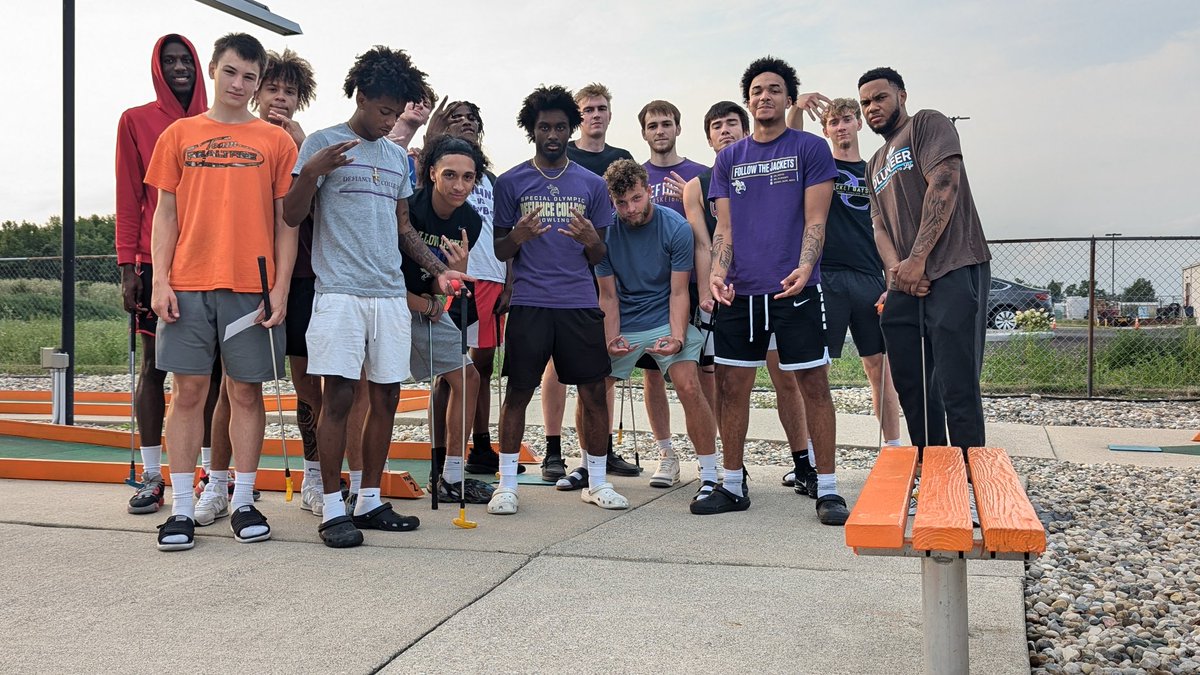 Had to do one 😐 flick and one 🤡 flick for the 1st Annual DCMBB PuttPutt and GoKart Classic