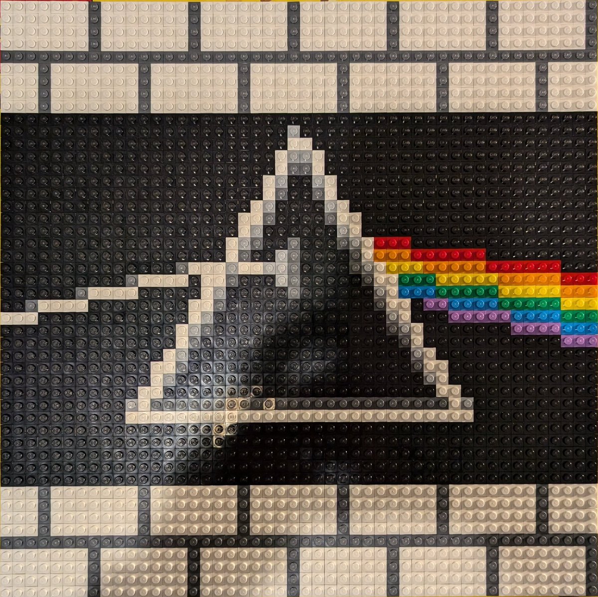 ChrispyCrown's tweet photo. @LEGO_Group Does this make me a #MasterBuilder? Or nah?
48x48 baseplate (2,304 pieces)
And not that it matters, but if you zoom in you'll notice that every piece has the LEGO script facing right side up. 😉 #LEGO #PinkFloyd #DSOTM #TheWall https://t.co/4NFbY4heKn
