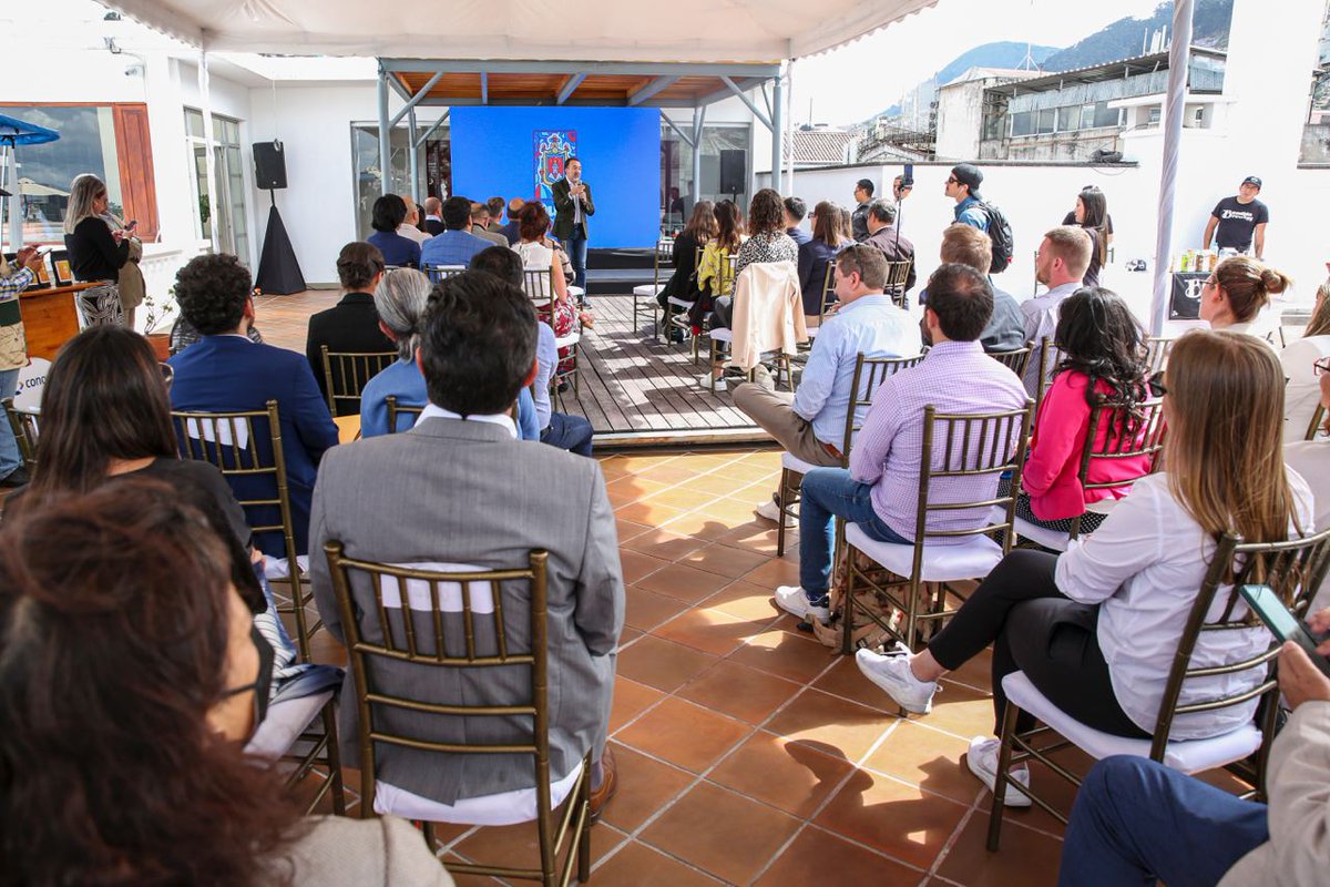 MunicipioQuito's tweet photo. 💰 #InvierteEnQuito | @pabelml, alcalde de Quito, presentó hoy a los directivos de las Cámaras de Comercio Alemanas, representantes de la Embajada de Alemania GIZ y otras entidades, proyectos de movilidad sostenible, ambiente y productividad, del portafolio ‘Invierte en Quito’, para posibles financiamientos y líneas de cooperación internacional.
#QuitoRenace