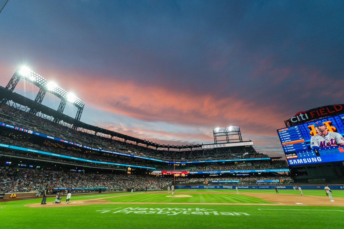 MLB's tweet photo. The most beautiful sport 😍⚾️ https://t.co/q1JkCbjYGH