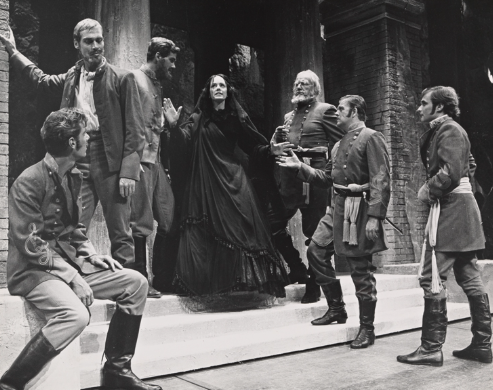 Thanks to all participants and audience for today's #TheatreThursday #TheaterThursday! ♥️🎭♥️ Join us next week, Aug. 1 for more theatre fun! 🌹🎭🌹

📷The cast of a 1961 American Shakespeare Festival production of "Troilus and Cressida" included Jessica Tandy and Kim Hunter.