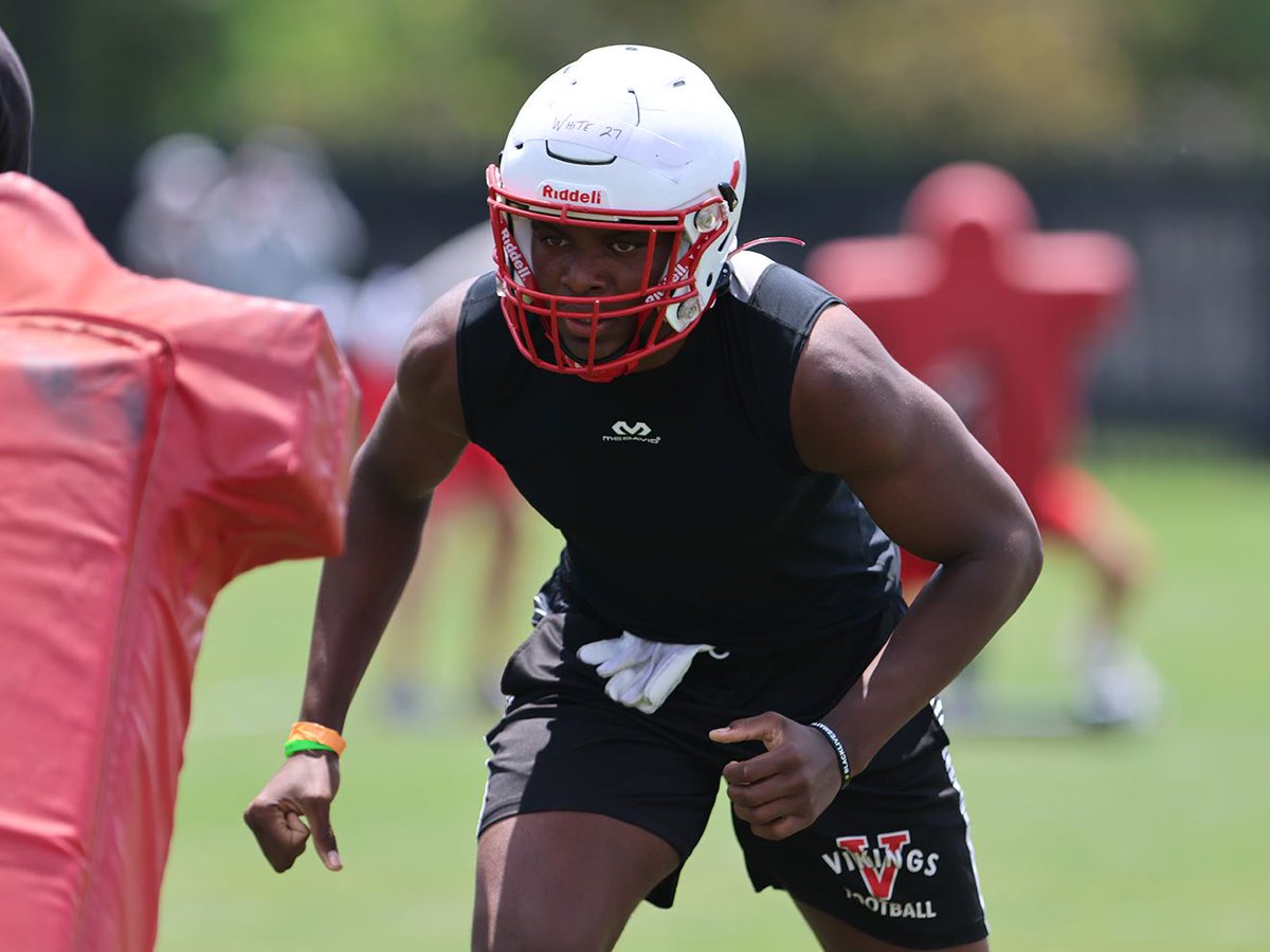 VASJFootball's tweet photo. VIKING NATION
BIG CONGRATS TO D’ANGELO WHITE FOR EARNING A SCHOLARSHIP FROM SEC POWER, TENNESSEE! SO PROUD OF YOU! LOVE YOUR WORK ETHIC &amp; HUMILITY! KEEP BEING THAT HUMBLE SERVANT!
GFGF 
@VASJHighSchool @VASJVikingsAD @AlecAbeln @_DAngeloWhite @Vol_Football https://t.co/zR3DTdhZ4v