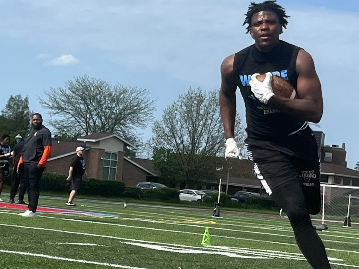 VASJFootball's tweet photo. VIKING NATION
BIG CONGRATS TO D’ANGELO WHITE FOR EARNING A SCHOLARSHIP FROM SEC POWER, TENNESSEE! SO PROUD OF YOU! LOVE YOUR WORK ETHIC &amp; HUMILITY! KEEP BEING THAT HUMBLE SERVANT!
GFGF 
@VASJHighSchool @VASJVikingsAD @AlecAbeln @_DAngeloWhite @Vol_Football https://t.co/zR3DTdhZ4v