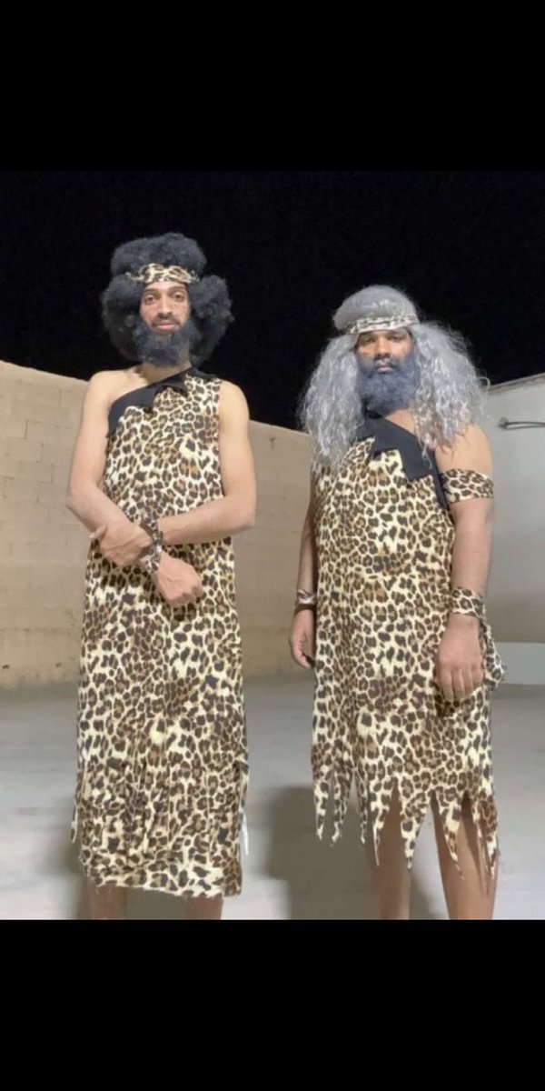 بالله ذا لبس يطلع على شاشة مع إحترامي لهم بس كل شي غلط اللبس وإللي صار

#كاريزما19