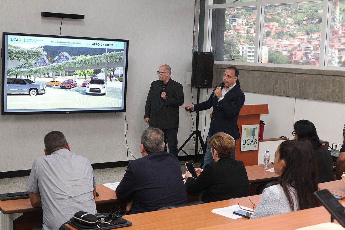 Reto #InnovaUCAB: ucabistas presentaron 11 propuestas para la universidad

38 miembros de la comunidad universitaria trabajaron en equipos para desarrollar 11 propuestas de productos, servicios y programas vinculados al quehacer institucional

➡️goo.su/TUUiw