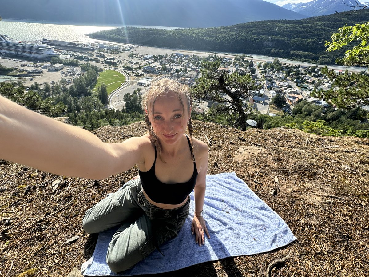 kobra__'s tweet photo. postcards from Alaska 🏔️✨ https://t.co/BplHDi8eGa