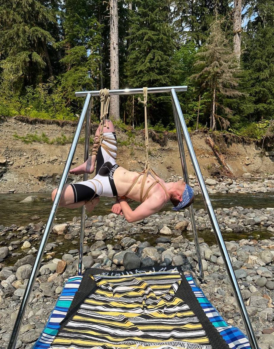 lockedplaydough's tweet photo. Making more fun shapes in flight
🪢 &amp; 📷 by the great @RopesSweat https://t.co/kWRw5GuCzT
