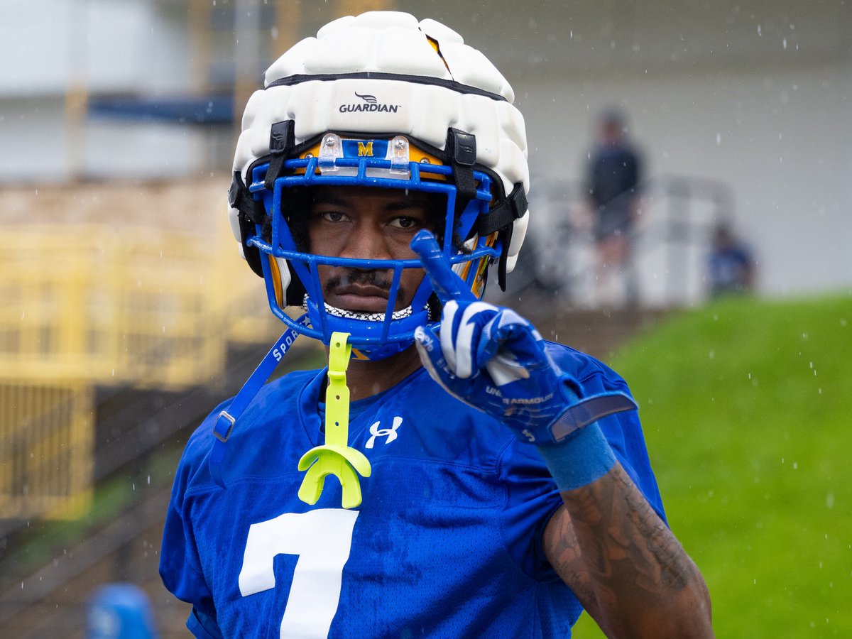 Rain don’t stop the grind.
📸 shorturl.at/uO97h

#GeauxPokes | #WeDat