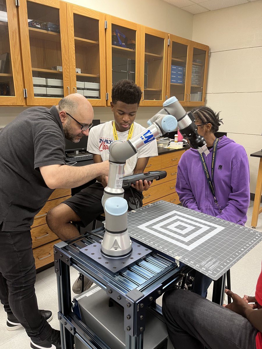 WUEngineering's tweet image. We enjoyed hosting our Robotics Summer Camp this week! Students enjoyed autonomous programming, building robotic vehicles and much more! #STEMeducation #RoboticsEngineering