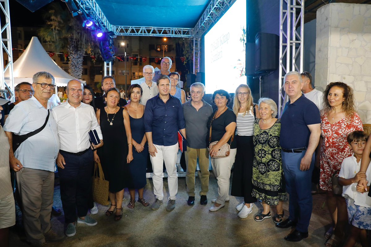 profdrtcelik's tweet photo. Dikili Kitap Günleri’nde Yerel Yönetim ve Genel Siyaset Söyleşisi’ndeyiz. 

CHP Genel Başkan Yardımcıları Sayın Ensar AYTEKİN, Sayın Özgür KARABAT, Sayın Deniz YÜCEL, Sayın Murat BAKAN’ın gerçekleştirdiği söyleşide yerel yönetimlerin genel seçimlere etkileri konuşuldu. https://t.co/gDXHhLYPqp