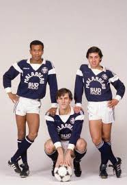 Sempre1923's tweet photo. @AndiOnrubia Toda una generación de grandes jugadores pasaron por el Girondins: Lacombe, Marius Trésor, Dropsy, Giresse, Tigana, Batiston, los hermanos Vujovic,Alain Roche,  Enzo Scifo, Witshge, zidane. Lizarazu… una pena https://t.co/r2GlWWXLOM