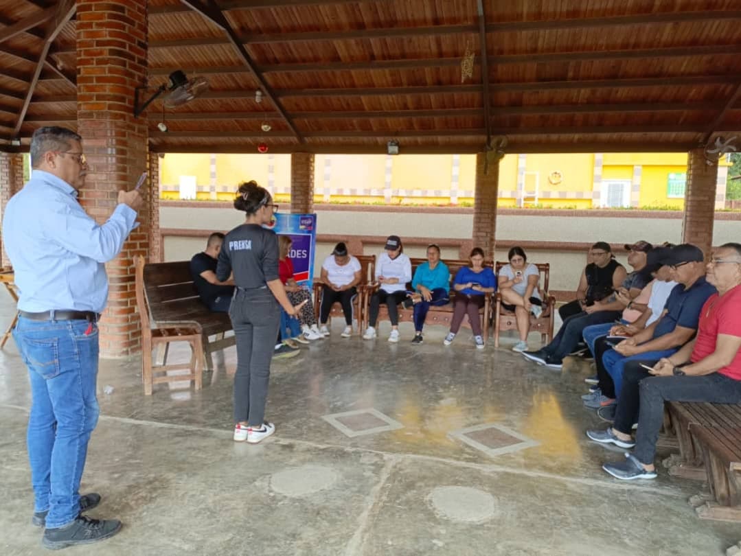 Los trabajadores (as) del Servicio Nacional para el Desarme participaron en el Taller de Redes Sociales impartido por la Lcda. Génesis Acevedo, desarrollando ítem de interés en el área comunicacional.
