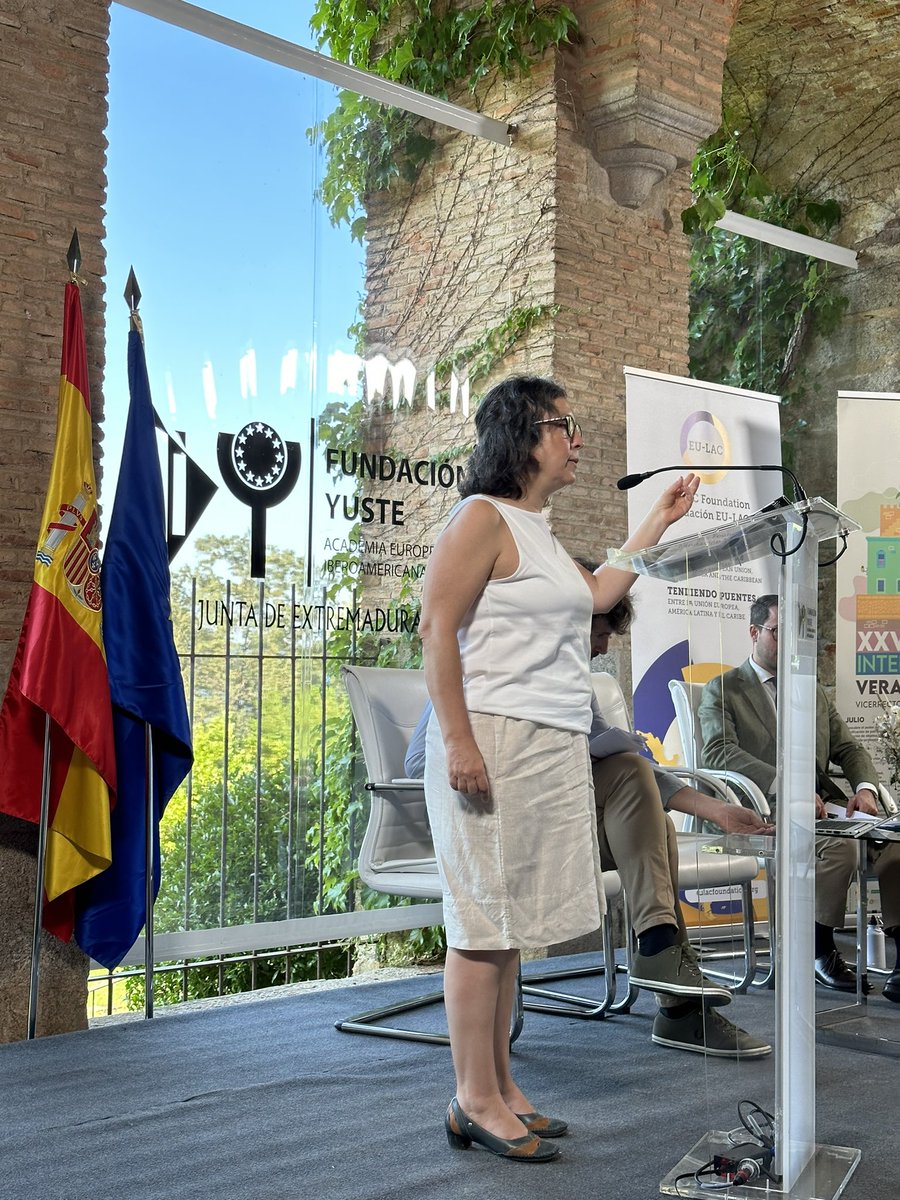 Qué gran gusto inaugurar un curso de verano más y reflexionar con mi querido colega Carlos Maza, un grupo de destacadas autoridades y brillantes estudiantes sobre el acontecer y el quehacer birregional #UniónEuropea-#AméricaLatina #Caribe, con <a href="/eulacfoundation/">EU-LAC Foundation</a> y <a href="/fundacionyuste/">Fundación Yuste</a>.