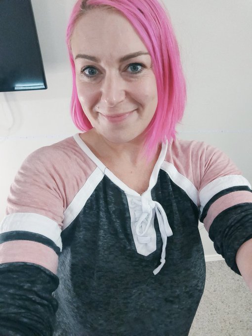 Oh boy. Having fun dancing and making tiktoks hehe https://t.co/qhVENN9HS4<a href="/tag/newyear"class="tags"><span>#newyear</span></a>