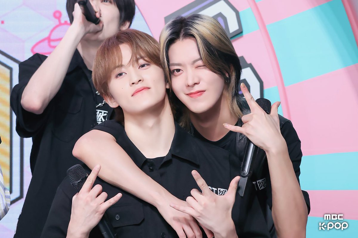 Hourly Yumark tweet media