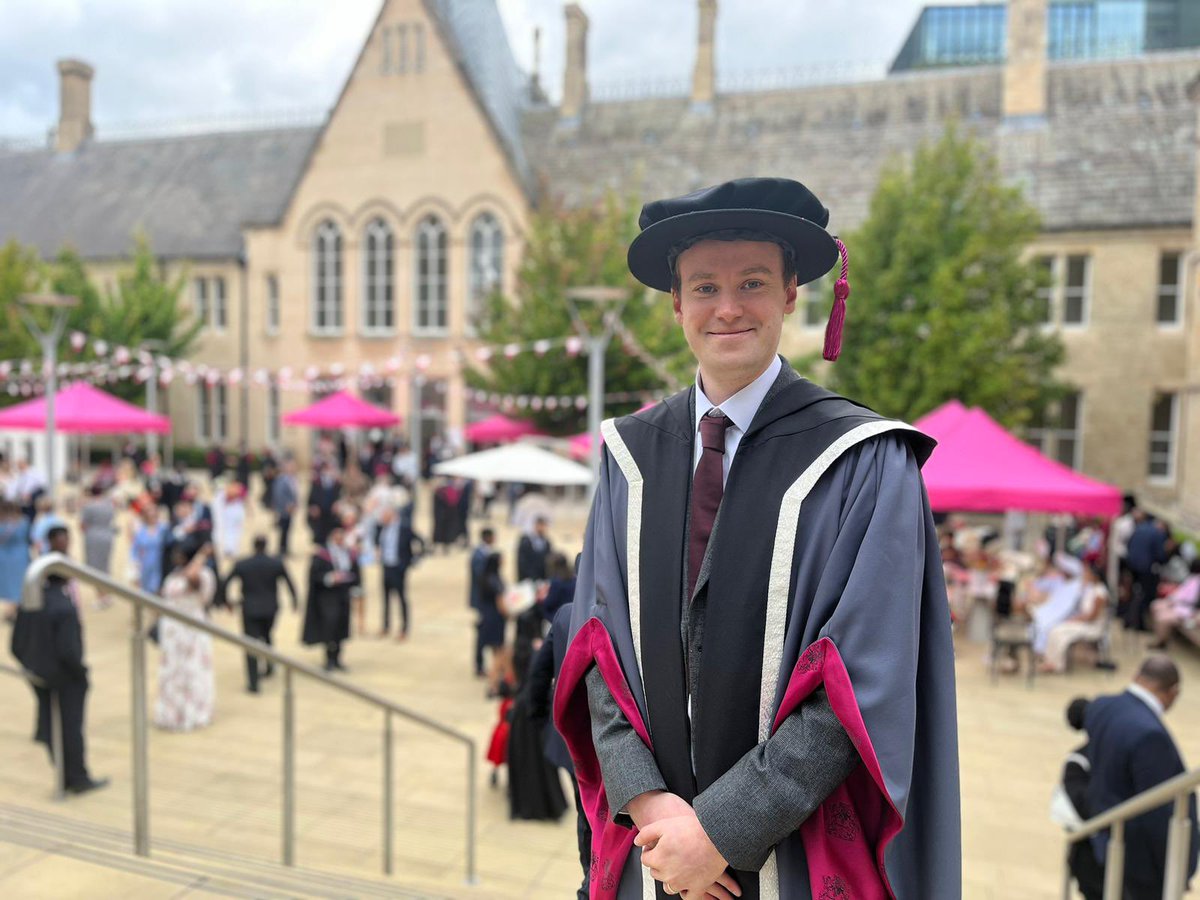 tomwjohnson's tweet image. I finally got awarded my PhD! 👨🎓 @NTUComputerSci @NottmTrentUni