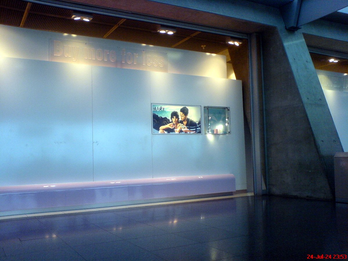 johbeil's tweet photo. Air travel-related shots with the Sony Ericsson W810i cell phone from 2006
#shittycamerachallenge #SonyEricsson #CellPhone #travel #random #shittycamera https://t.co/JNacL4zcTY