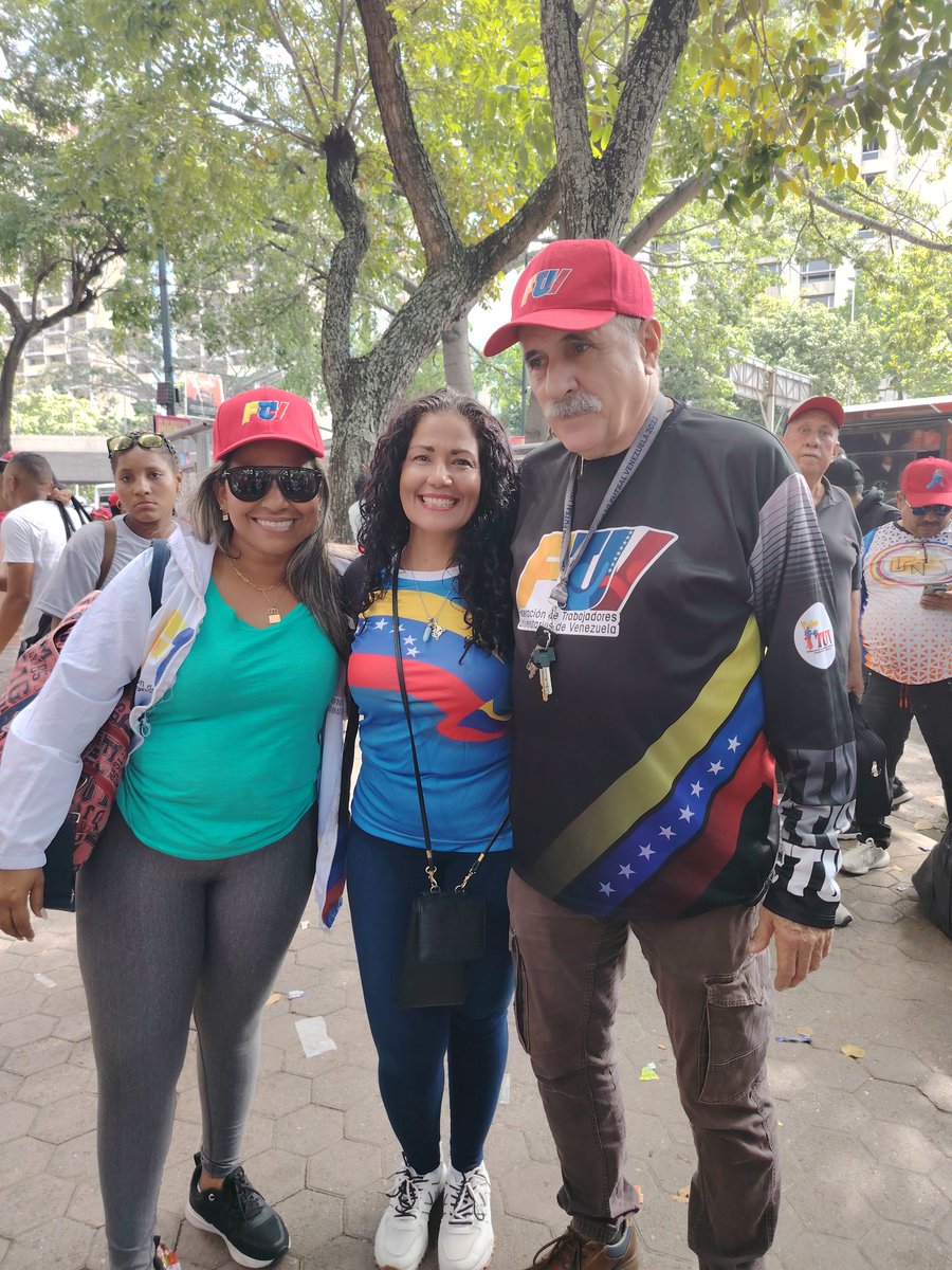 serodins's tweet photo. #25Jul La #FTUV, de toda Venezuela con el #GalloNico, en apoyo de nuestro candidato obrero @nicolasmaduro que es nuestra Esperanza!
#YoSoyFtuv
#AfirmativosYPaLante
@WillsRangelCBST @CELopez1112
@cbolivariana @FtuvOficialVe @yonemedina2512@roberadonay, @nahum1709 https://t.co/h2SS07ByJl