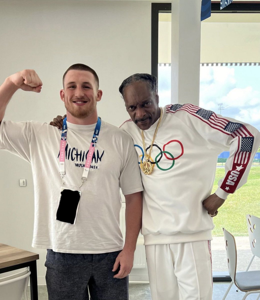 Snoop D O Double G 🤝 Mason Parris 

#OlympainsMadeHere #NCAAWrestling x 📸 IG/<a href="/Parris58/">Mason Parris</a>