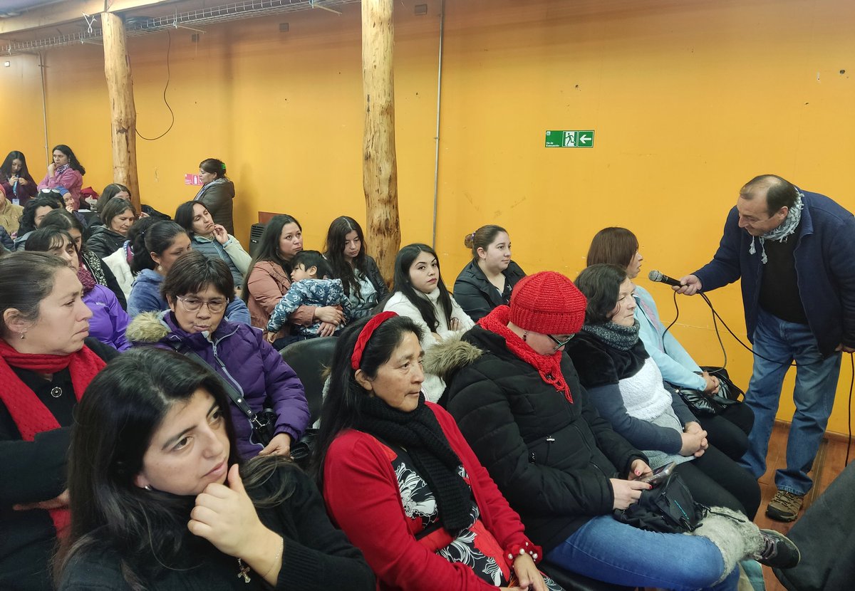 Fosis_Los_Lagos's tweet photo. 🛥 En Isla Lemuy, comuna de #puqueldon, dimos inicio a los programas Emprendamos Semilla y Emprendamos Básico en que participarán en su totalidad mujeres 💪🏻. Se les explicó la dinámica de trabajo y tuvieron la bienvenida por parte de la directora regional, Constanza Castillo. https://t.co/lYA8GexdMY