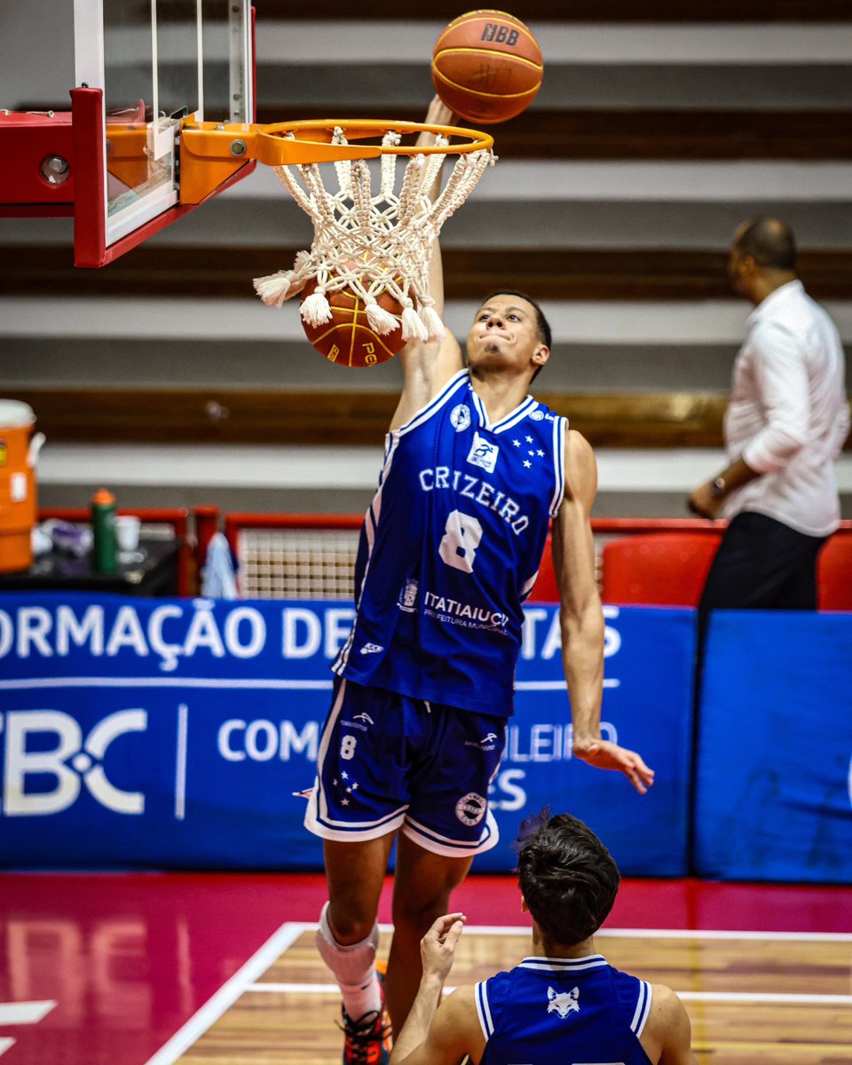 crzbasquete's tweet image. #TBT de uma classificação histórica! 🏀💙

O Cruzeiro Basquete fez história na LDB com 9 vitórias em 12 jogos e 75% de aproveitamento. Ficamos em 3º lugar no grupo A e garantimos vaga na tão sonhada série Ouro.

#cruzeirobasquete #ldb #basquetenacional