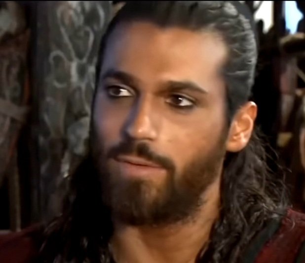 "Avevo già avuto modo di apprezzarlo come attore, ma, chiacchierando con lui, ho scoperto che #CanYaman è un uomo di grande cultura e profonda sensibilità. "
La voce di Valerio Lafrate, che semplicemente ha visto Can come lo vediamo noi da anni.  ♥️👏