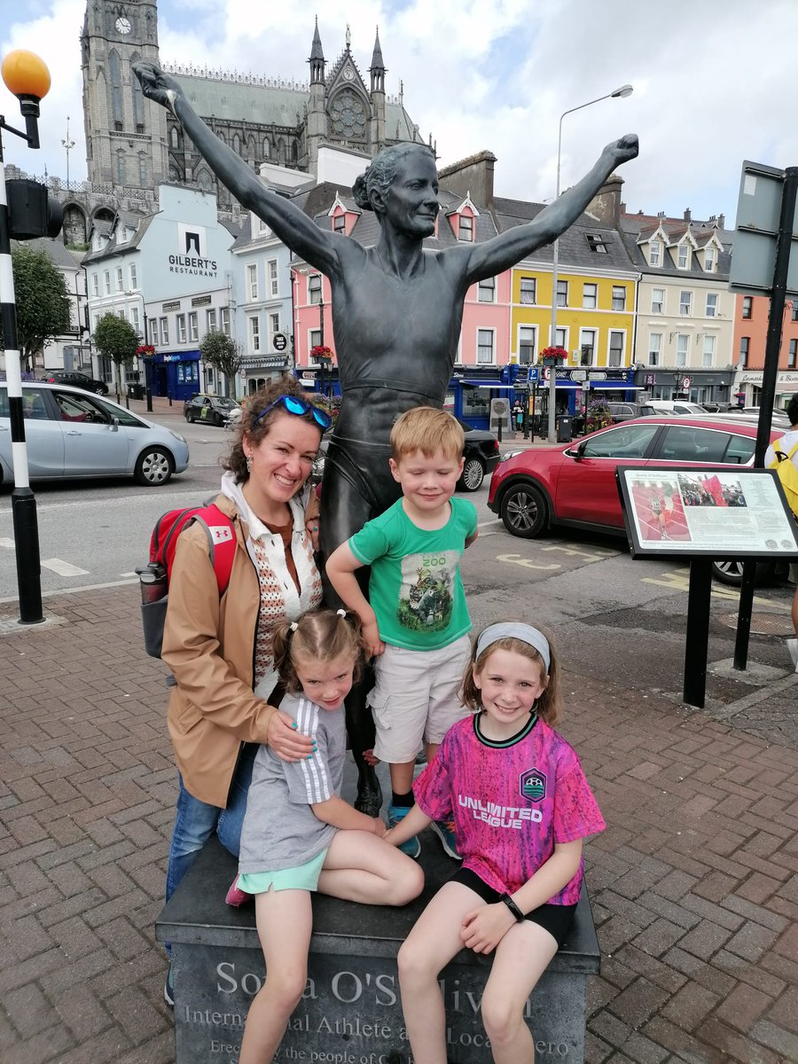 GPBrowne's tweet photo. Family photo with the legendary @SoniaOSullivan3 https://t.co/UVlxZeRNcx