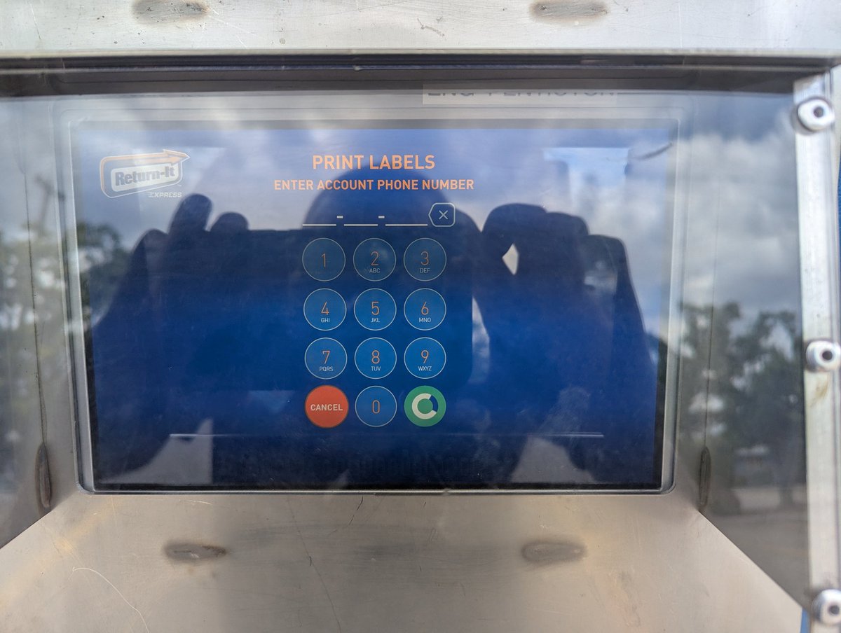 fallenonstupid's tweet photo. @Return_It  Your return express at the wholesale club in Penticton is broken. The print out label screen won't work just a green loading button https://t.co/WquuJ5B8VV