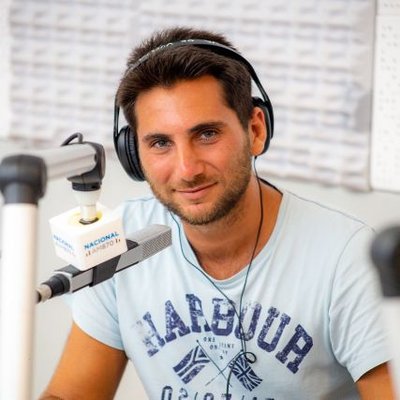 ¿Cómo sacar la IA que apareció en el whatsapp?
"Malas noticias, el círculo azul no se puede sacar del teléfono", Pablo Livsit <a href="/pablolivsit/">Pablitotecno</a> (Periodista especializado en tecnología)

Con <a href="/splmm/">santiago pont lezica</a> y <a href="/giselarsen/">Gisela Larsen</a> 
<a href="/fmmilenium/">FM Milenium 106.7</a> 

▶️ Escuchá la entrevista y aprendé
open.spotify.com/episode/1zx4i4…