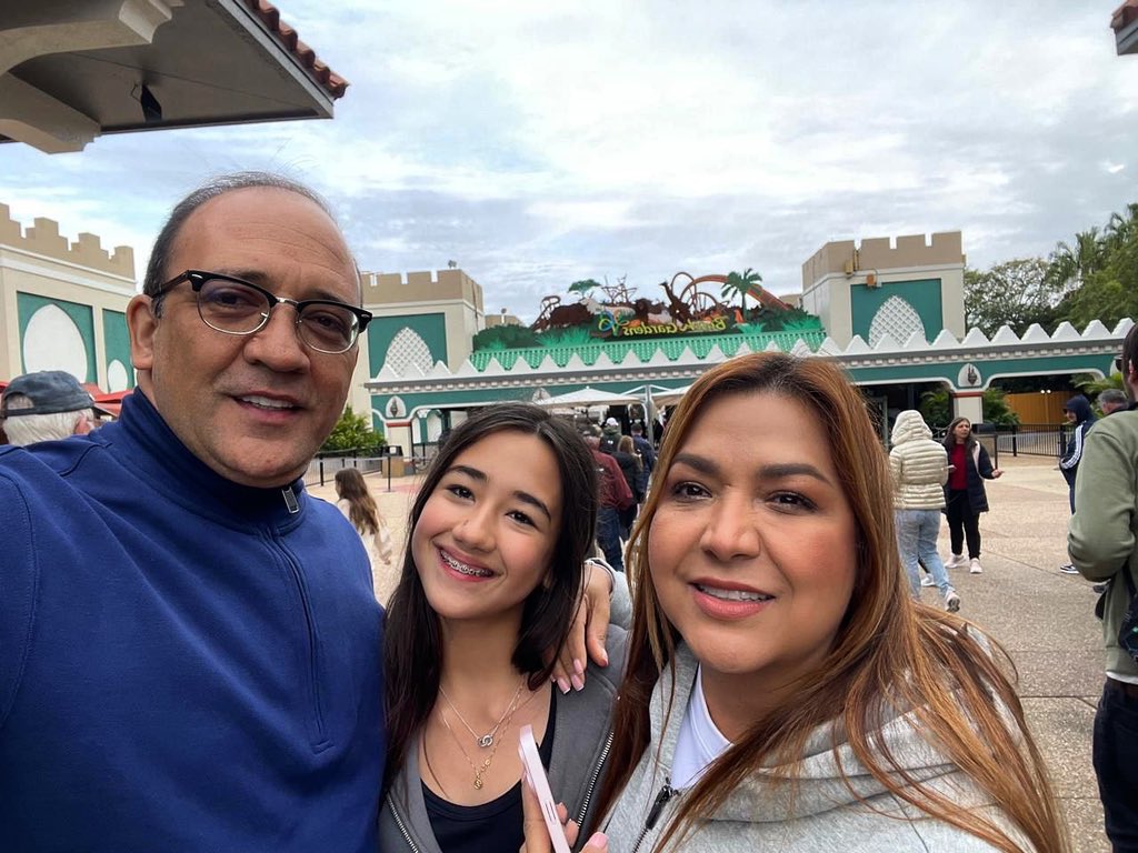 🧑‍🧑‍🧒 Hoy doy gracias por la vida de mi hija, que ilumina mis días con su risa y alegría, y por la recuperación de mi esposa <a href="/Deisy_Herrera1/">Deisy Herrera</a>, quien es un ejemplo de fortaleza. El Padre ha sido bueno al permitirnos seguir juntos, fortalecidos por el amor. 🙏🏻🙏🏻🙏🏻