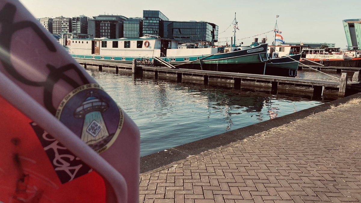 uyuyuyqueloco's tweet photo. #ECDQEMSD @canaltranscom @PirataEcdqemsd @LagartijaSr  porque nunca está de más dejar huella en #Amsterdam y #Madrid y recordarles que la
Resistencia existe 🖤❤️🖤 🤘🏾 abrazo y gracias por el póngale por caso!! https://t.co/flOMOlNuFj