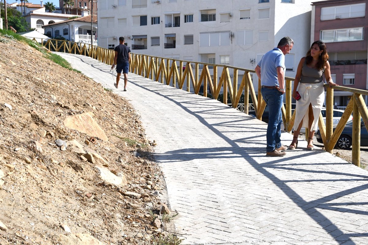 SGPLUSotogrande's tweet image. El camino peatonal que enlaza la playa de Torreguadiaro con la Avenida Mar del Sur cuenta desde esta semana con una nueva barandilla de seguridad

#sgplusnoticias #torreguadiaro @Ayto_SanRoque 

sgplus.es/mejorada-la-se…