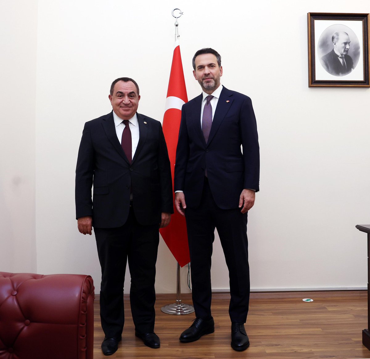 Enerji ve Tabii Kaynaklar Bakanımız Sayın <a href="/aBayraktar1/">Alparslan Bayraktar</a> ‘ı Gazi Meclisimizdeki makamında ziyaret ederek ilimiz yatırımları ve sorunları hakkında istişarede bulunduk.

İlimize göstermiş oldukları yakın ilgiden dolayı Sayın Bakanımıza teşekkür ederim.