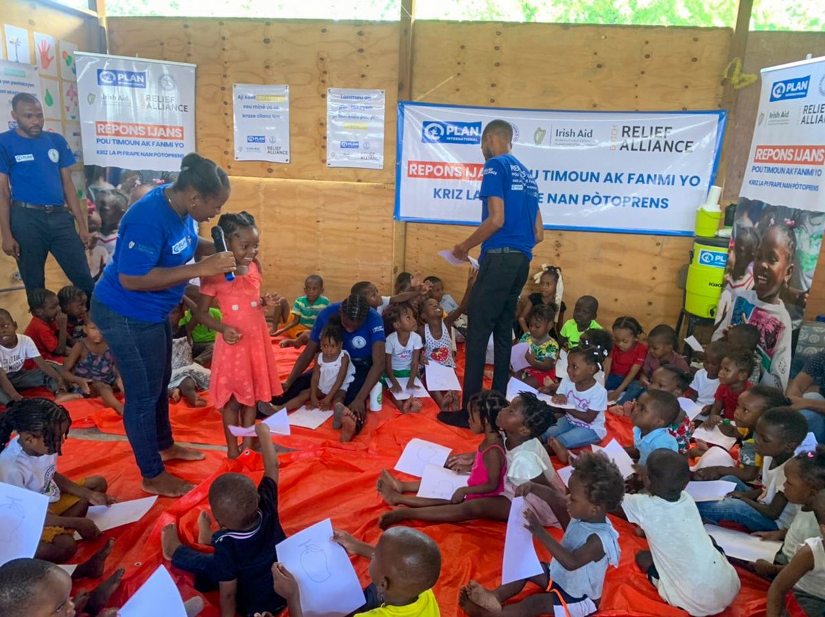 PlanHaiti's tweet photo. Internally displaced persons sites in Haiti are overflowing with women & children fleeing violence. These makeshift shelters lack basic necessities like water, food & sanitation. Every day is a struggle for those who've lost everything. #Haiti #PlanInAction https://t.co/YhCWOJe9QE