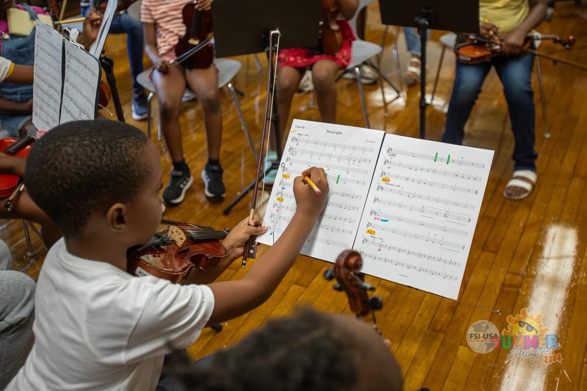 ifsiusa_edu's tweet photo. Our summer program kids are immersed in music lessons! They’re focused, engaged, and learning so much from our talented teachers. 🎹🎸 Check out these photos to see the dedication as they explore the music world! 🌟 

#MusicEducation #CreativityInAction #SummerProgram #Inspiring https://t.co/EwCvbb09qO