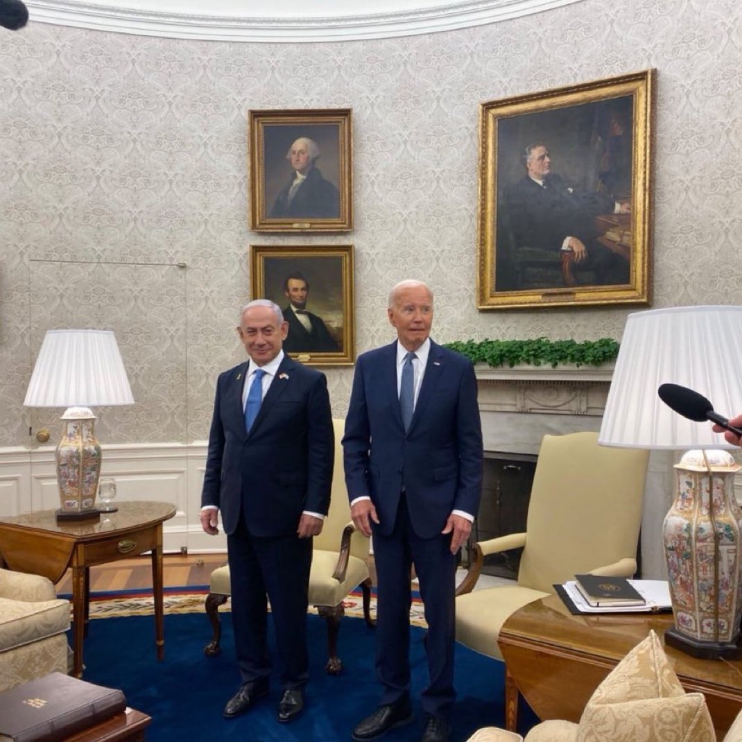 LauraLoomer's tweet image. Joe Biden is dying. 

This is him next to @netanyahu today.