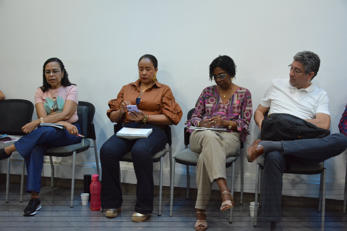 CentroMemoriaH's tweet photo. Esta reunión fue organizada por las tres entidades #UARIV #URT y la Estrategia de Territorialización y Transversalización del #CNMH en Suroccidente, para unir esfuerzos y adelantar acciones articuladas en el Valle del Cauca. https://t.co/pM3fx2eT4M
