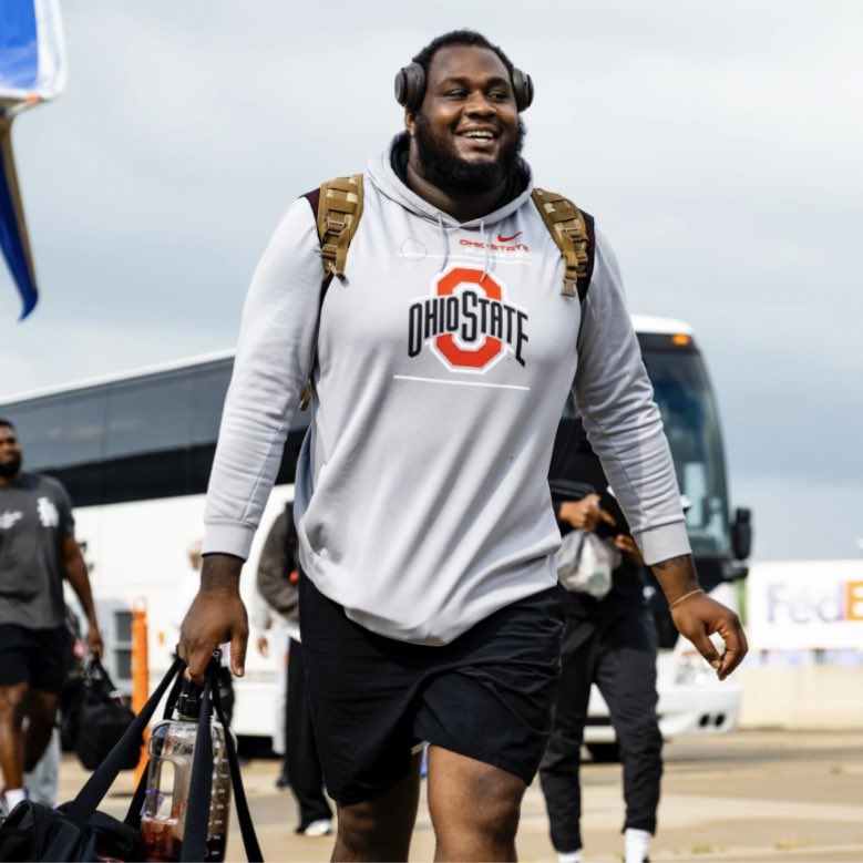 brownsfanuk's tweet photo. Dawand Jones rocking THE Ohio State University hoodie. #Browns x #Buckeyes https://t.co/Did2RCL44G