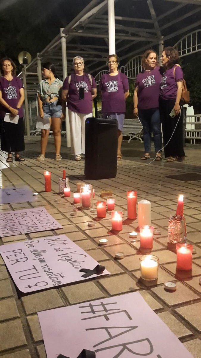 RutMoyano's tweet photo. La Plataforma Dones en Lluita de Benetússer s'ha sumat a les vigílies convocades contra les violències masclites
#EstemFartes
#Vigilia25J 
#HortaSud
#Benetússer
@apuntnoticies 
@levante_emv https://t.co/fgMOKzwnzO