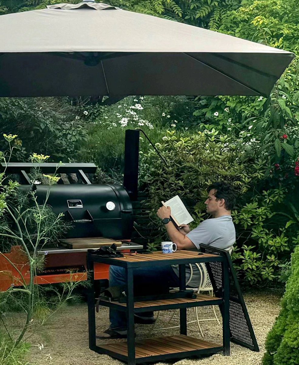 HenryCavill960's tweet photo. I'd like to thank Aaron Dembski-Bowden, Mother Nature, Matt the Gardener, coffee, and BBQ for allowing me to have this moment.
#ReadGood
#NatureGreen
#SmokingMeats https://t.co/xBl4qjdUKI