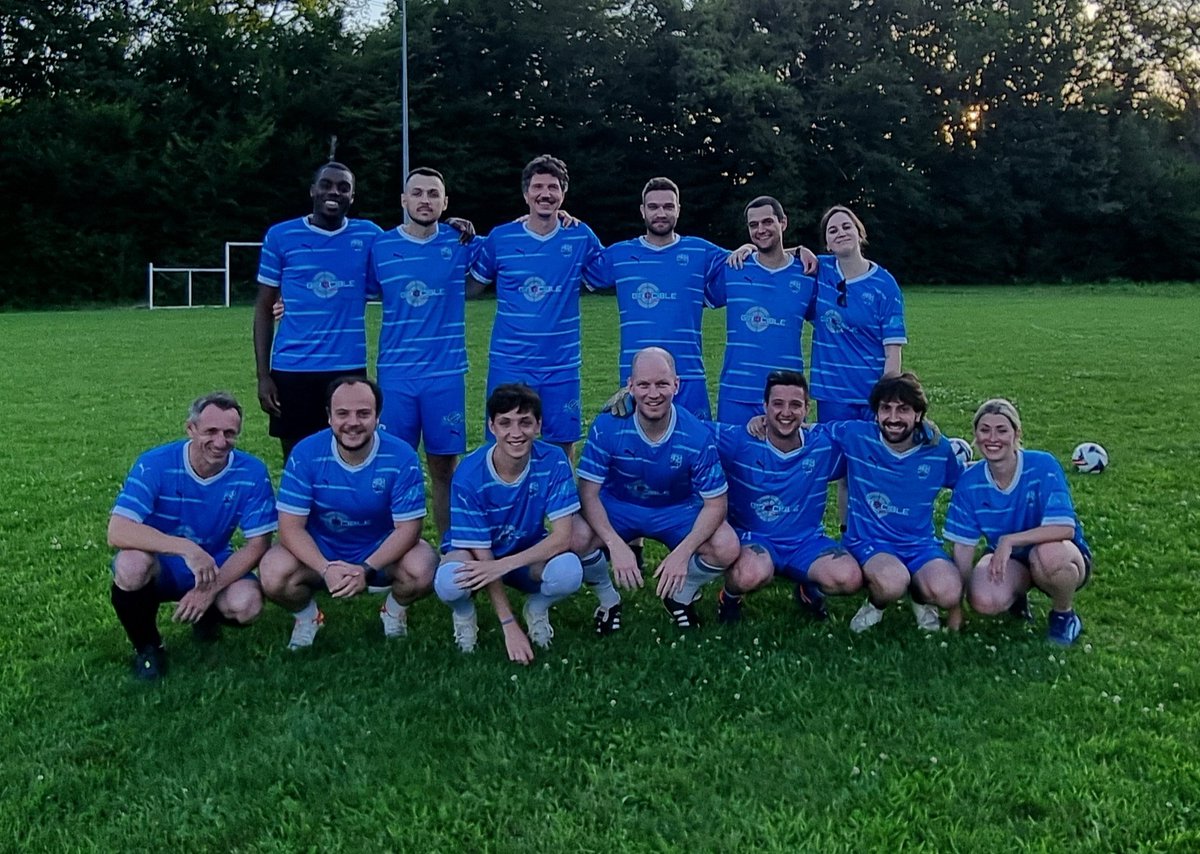 Nicolas Durdilly (@nicolasdurdilly) on Twitter photo Victoire de la team <a href="/Lebienpublic/">Le Bien Public</a> <a href="/lejsl/">Le Journal de Saône-et-Loire</a> dans le derby face aux collègues du <a href="/Le_Progres/">Le Progrès</a> Ain Jura ⚽️.
Ce bleu BP nous va tous à ravir 😅 <a href="/RemyDisso/">Rémy Dissoubray</a> <a href="/SebGraciotti/">Sébastien Graciotti</a> <a href="/JustineMallard/">Justine Mallard</a> <a href="/Manuel_Beaune/">Manolo Beaune</a> <a href="/ThibBPBeaune/">Thibault Simonnet</a> Victoire de la team <a href="/Lebienpublic/">Le Bien Public</a> <a href="/lejsl/">Le Journal de Saône-et-Loire</a> dans le derby face aux collègues du <a href="/Le_Progres/">Le Progrès</a> Ain Jura ⚽️.
Ce bleu BP nous va tous à ravir 😅 <a href="/RemyDisso/">Rémy Dissoubray</a> <a href="/SebGraciotti/">Sébastien Graciotti</a> <a href="/JustineMallard/">Justine Mallard</a> <a href="/Manuel_Beaune/">Manolo Beaune</a> <a href="/ThibBPBeaune/">Thibault Simonnet</a>