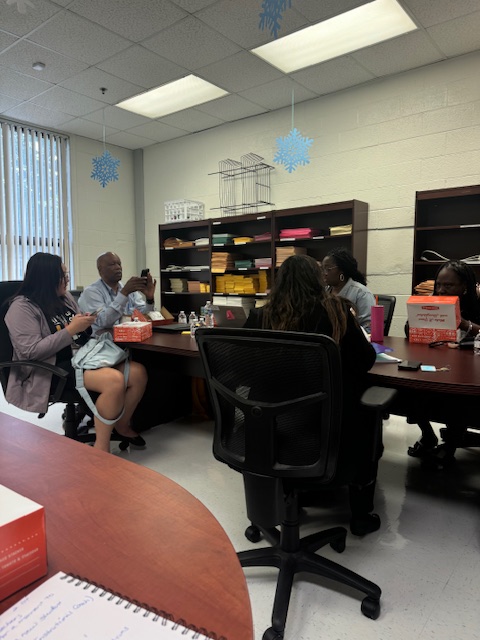 MorrowWildcats's tweet photo. Welcome to the Wildcat Family. Today we met with some of our New teachers. Our mentors were there to support and answer questions. We look forward to working with you and this is going to be a great school year. @CrystalHaines16 @CCPSNews @FaamataF 
#MorrowElementary
#Wildcats https://t.co/BDZu9qCop9