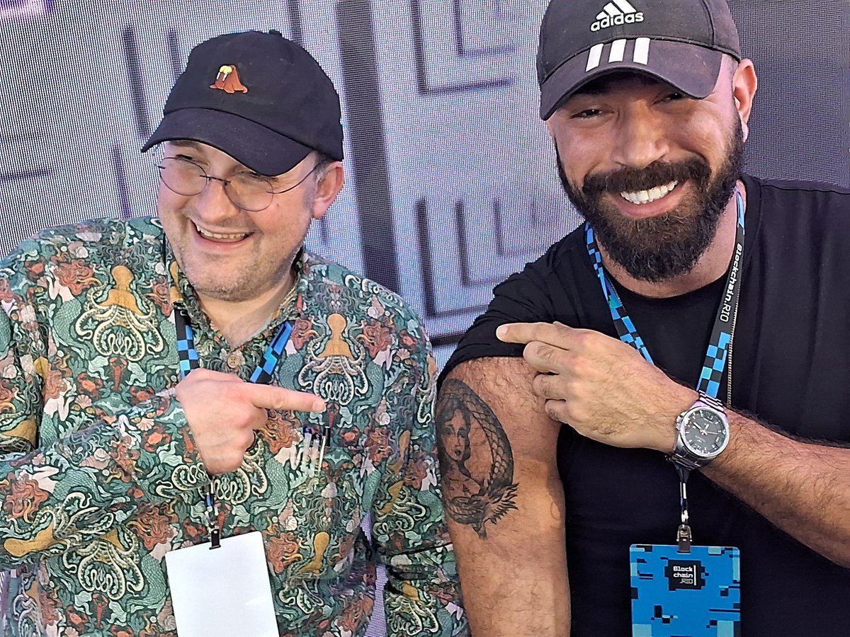 Huge pleasure meeting you <a href="/IOHK_Charles/">Charles Hoskinson</a> Thank you for your work on #Cardano @Cardanistas